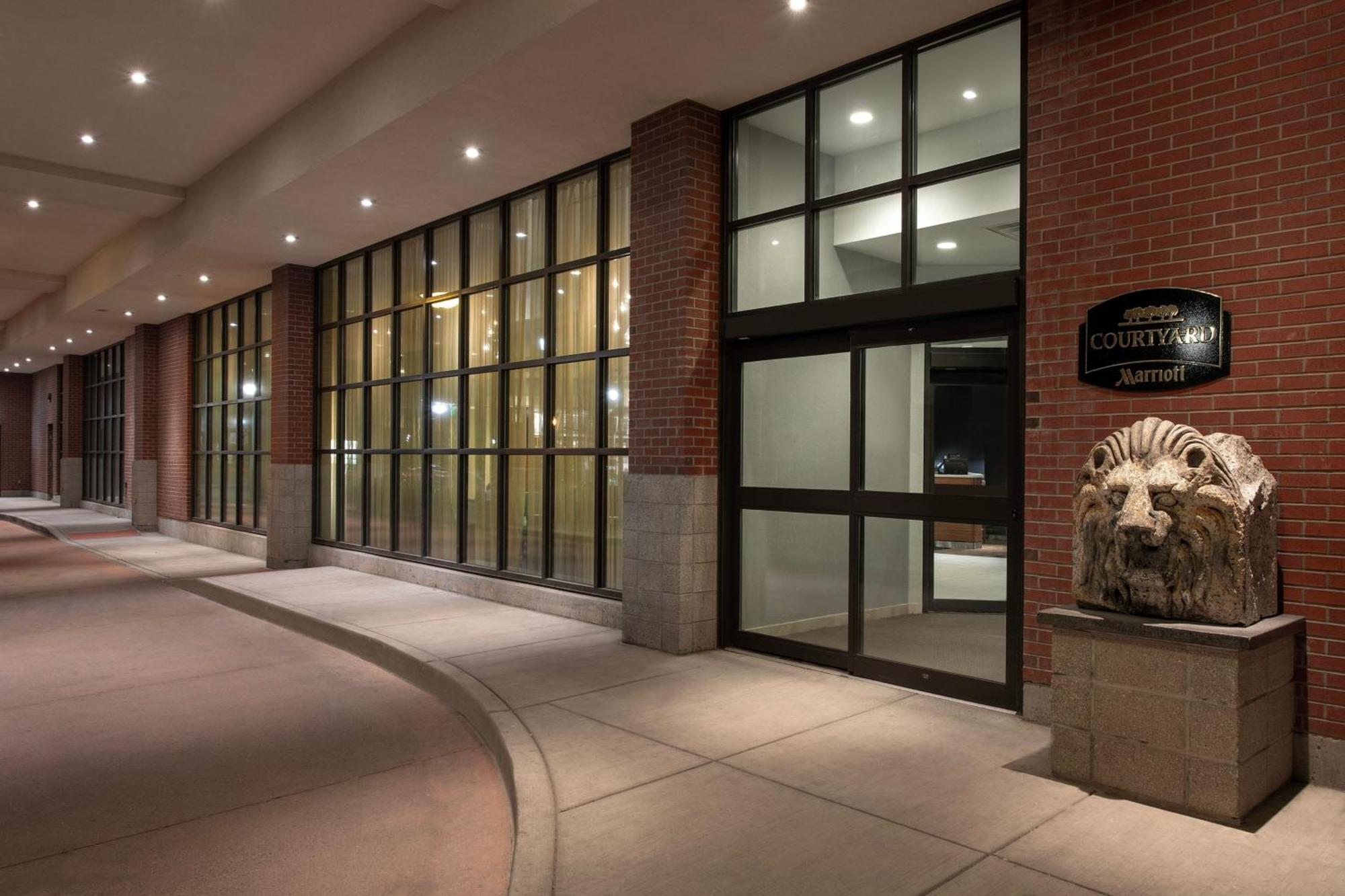 Courtyard By Marriott Syracuse Downtown At Armory Square Hotel Exterior foto
